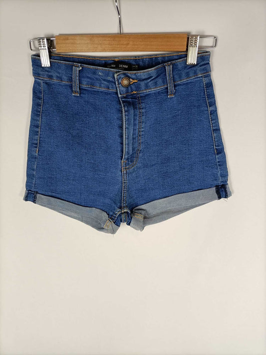 BERSHKA. Shorts ajustado denim T.36