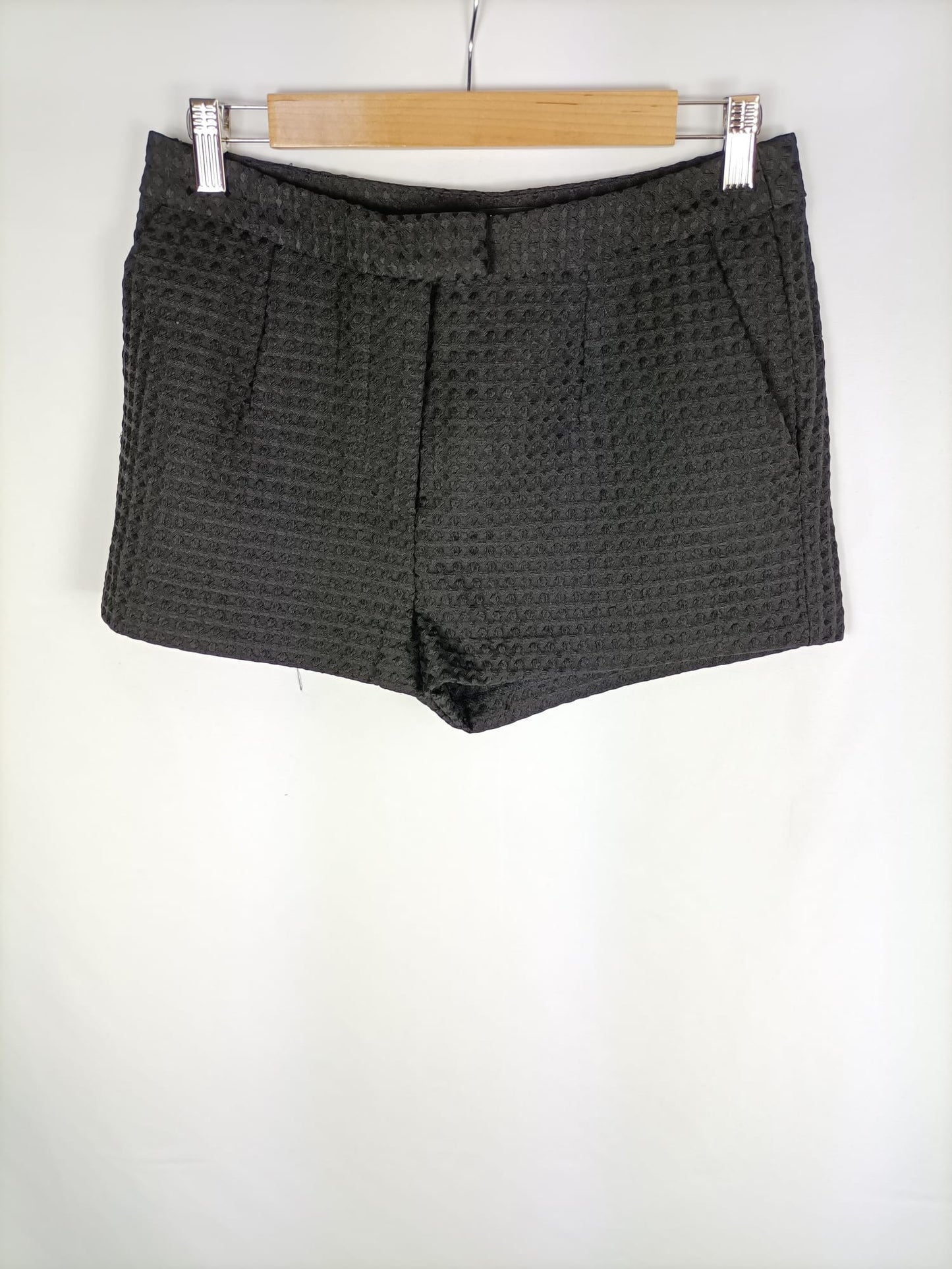 VILA CLOTHES. Shorts negros T.s