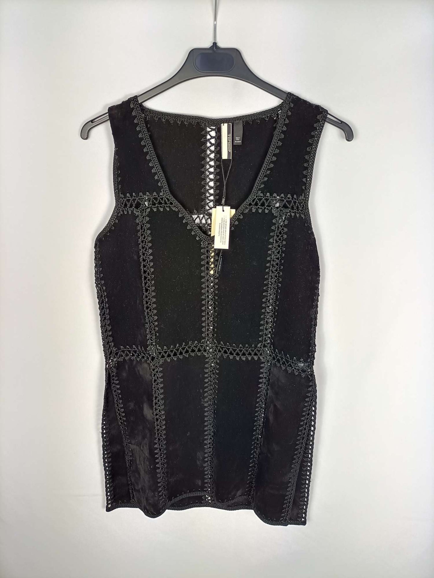 TOPSHOP. Top negro antelina y croché T.32/34