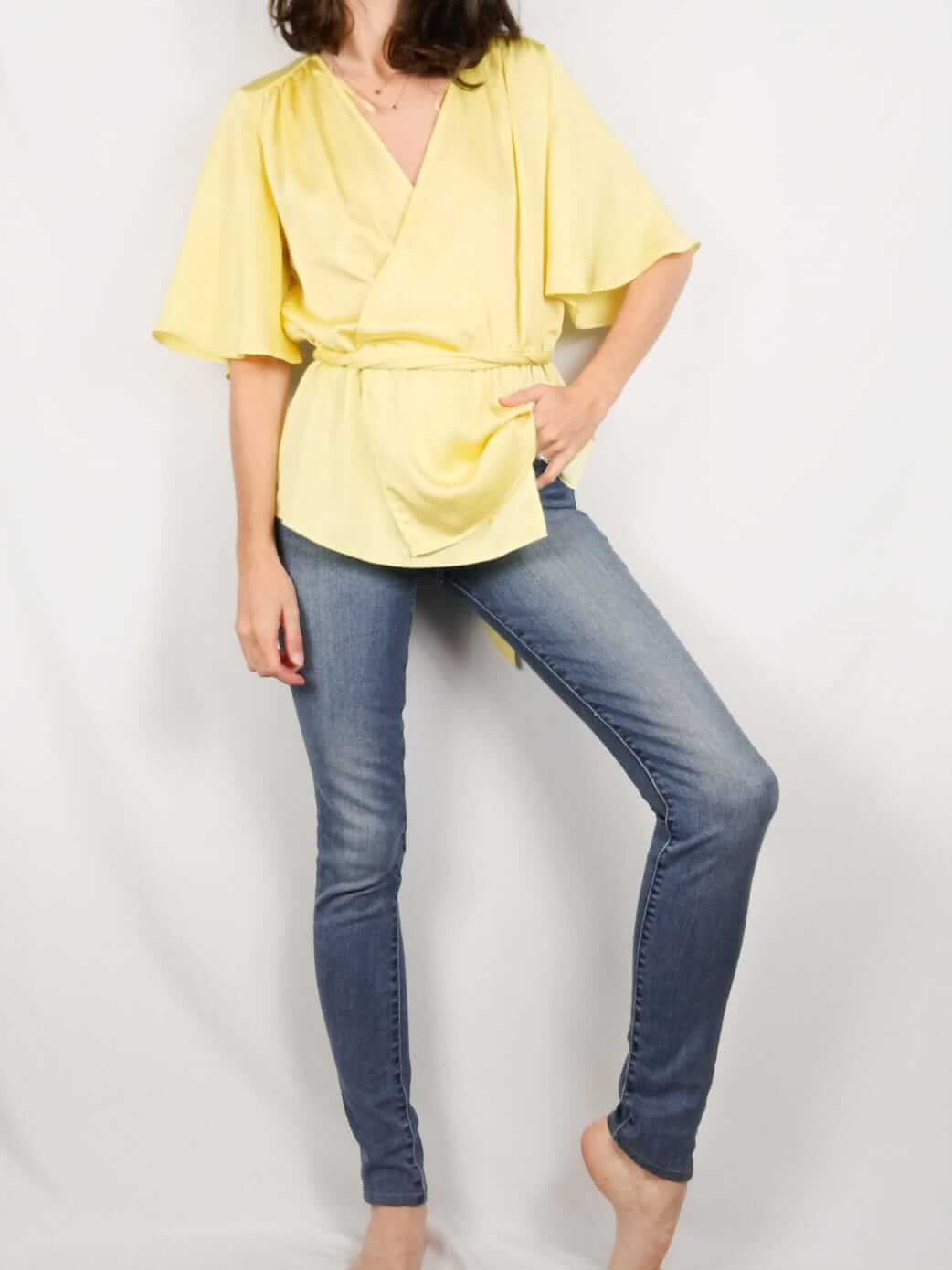 MANGO.Blusa amarilla cruzada T.xs