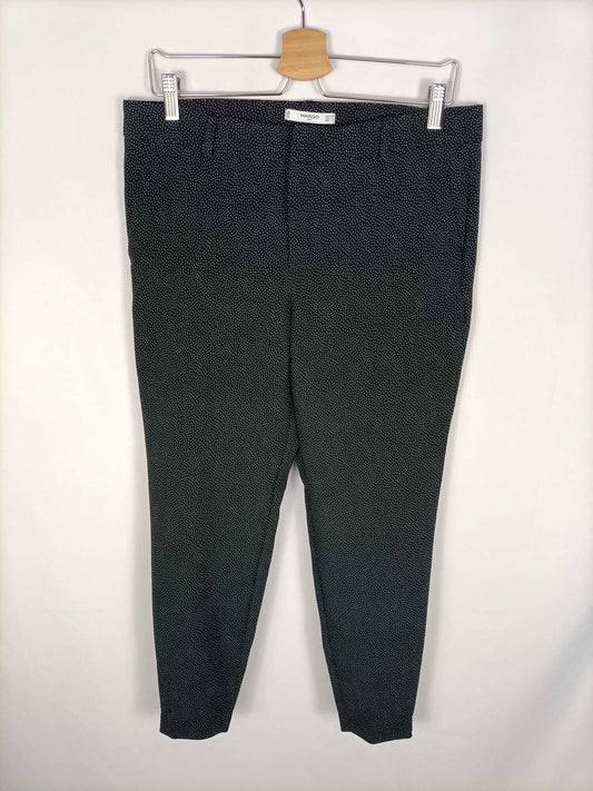 MANGO.Pantalón negro lunares T.40