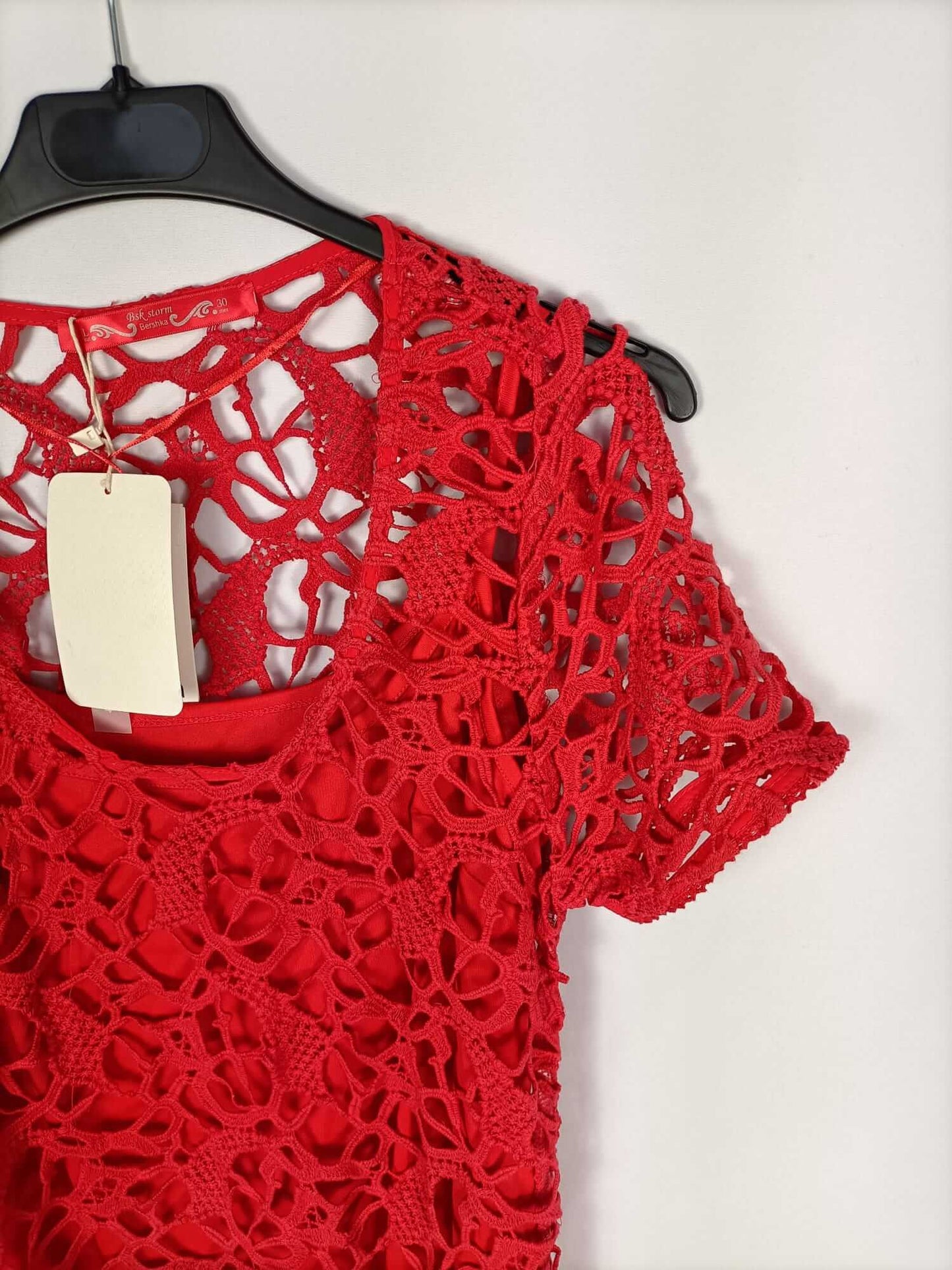 BERHSKA.Vestido rojo encaje T.L