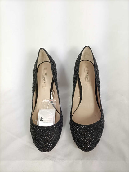 ZARA.Tacones negros tachuelas T.38