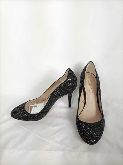 ZARA.Tacones negros tachuelas T.38