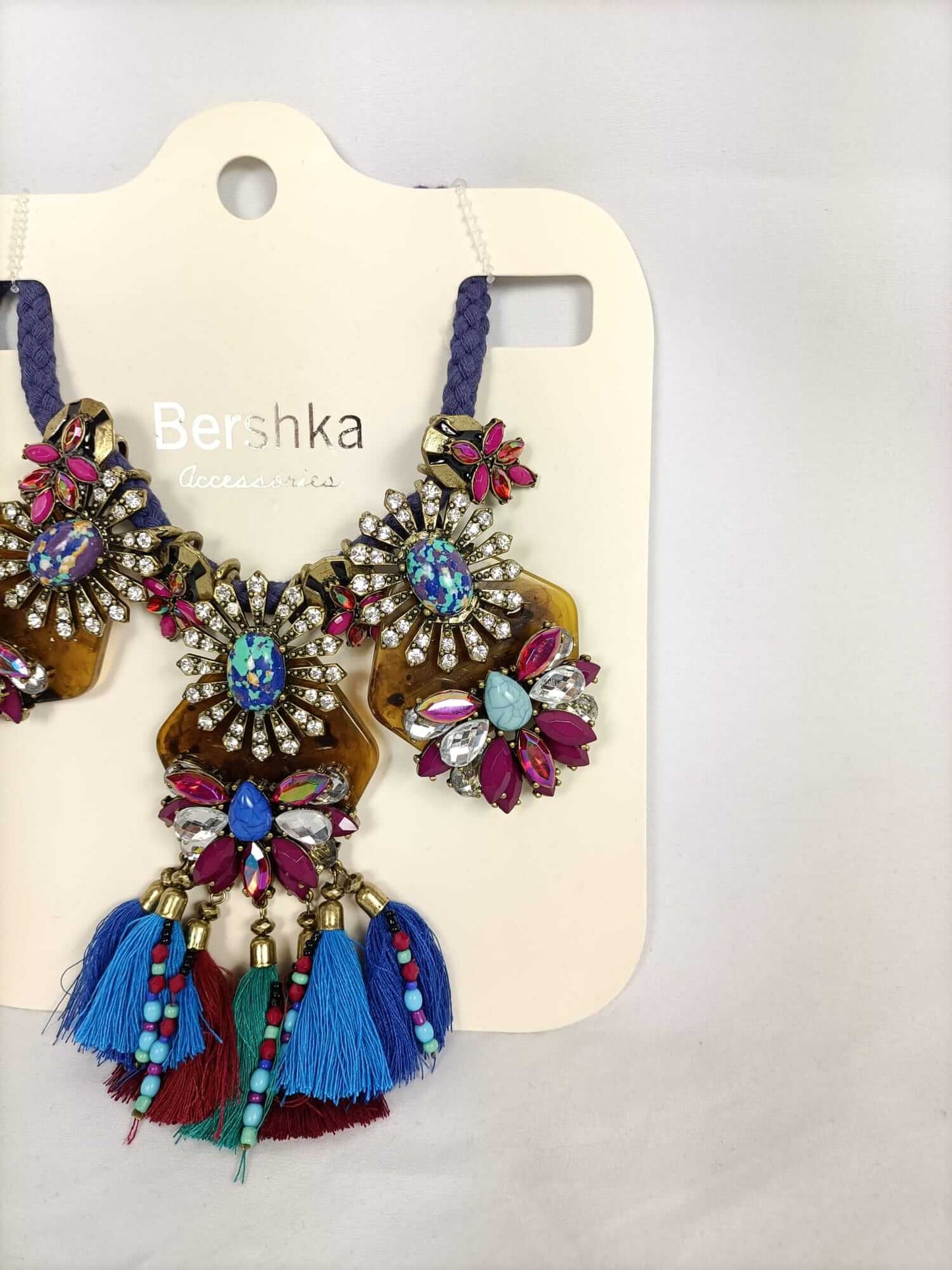 BERSHKA.Collar abalorios y flecos