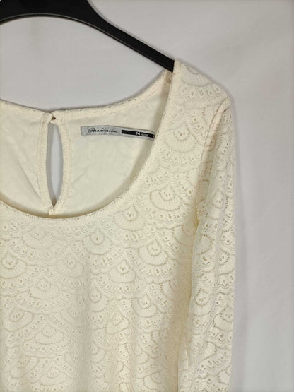 STRADIVARIUS.Vestido beige encaje T.m