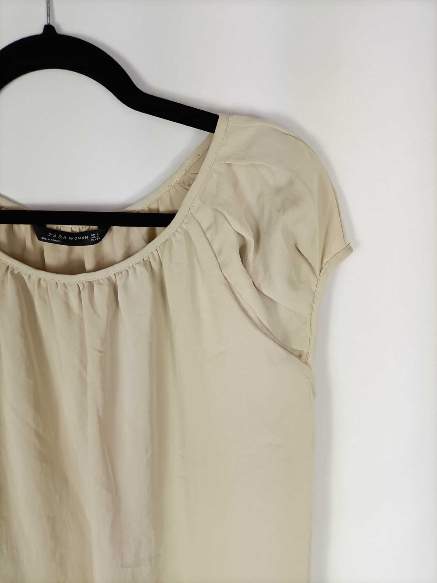 ZARA.Vestido fluido beige T.s