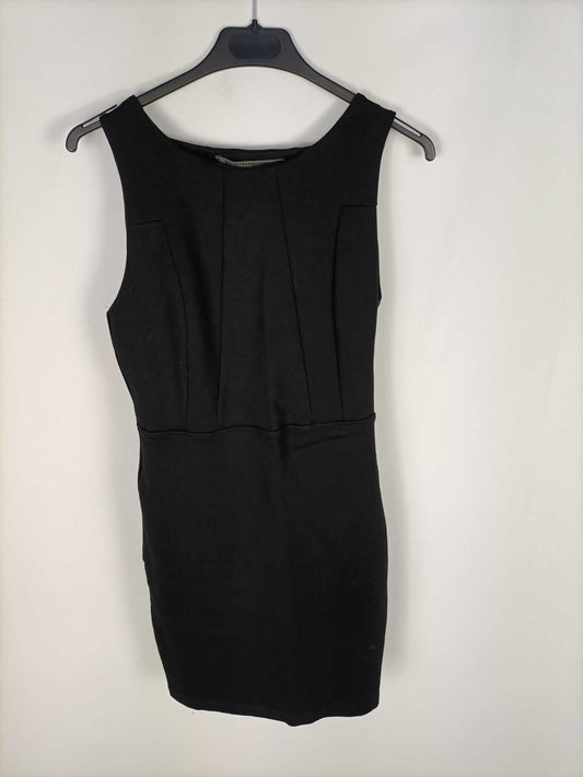 ZARA. Vestido negro ajustado T.l