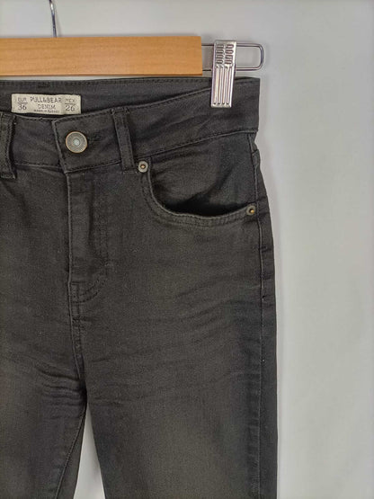 PULL&BEAR.Pantalones denim negros T.36