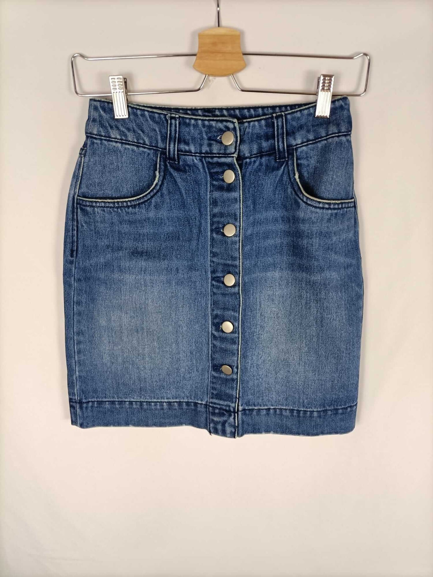 H&M. Falda denim botones T.34