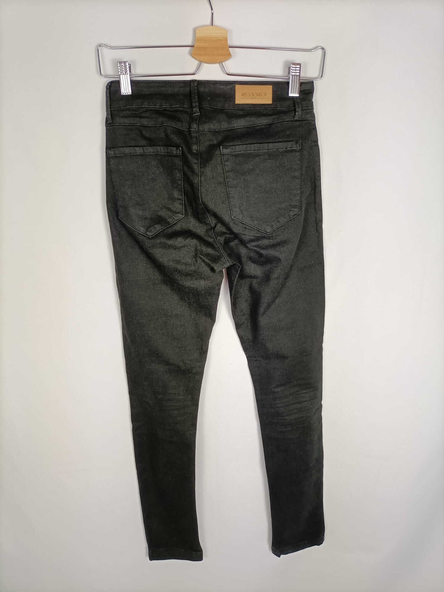 MUS & BOMBON. Pantalón negro denim T.36