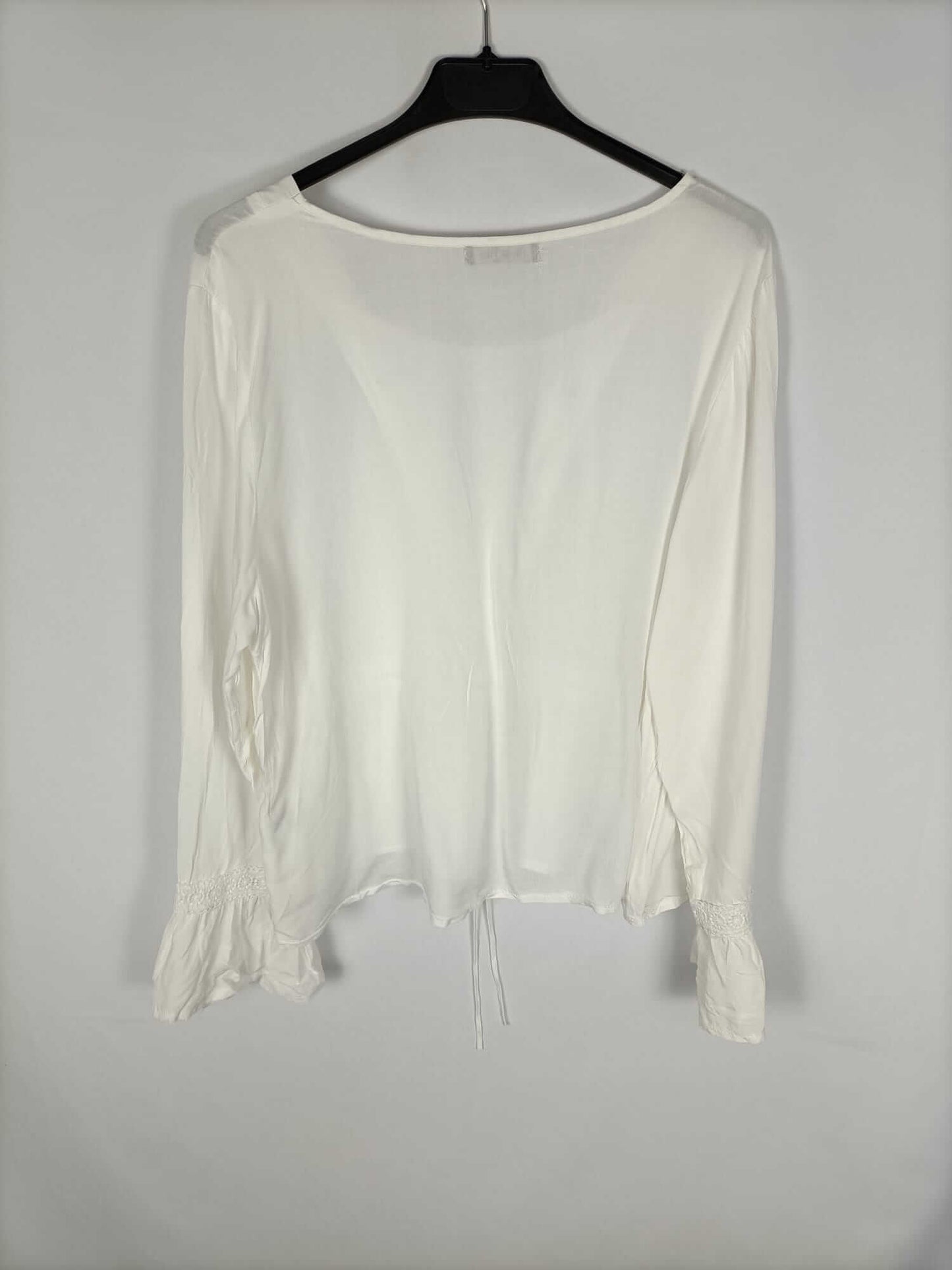 MISS TIC. Blusa blanca cuerdas T.xl