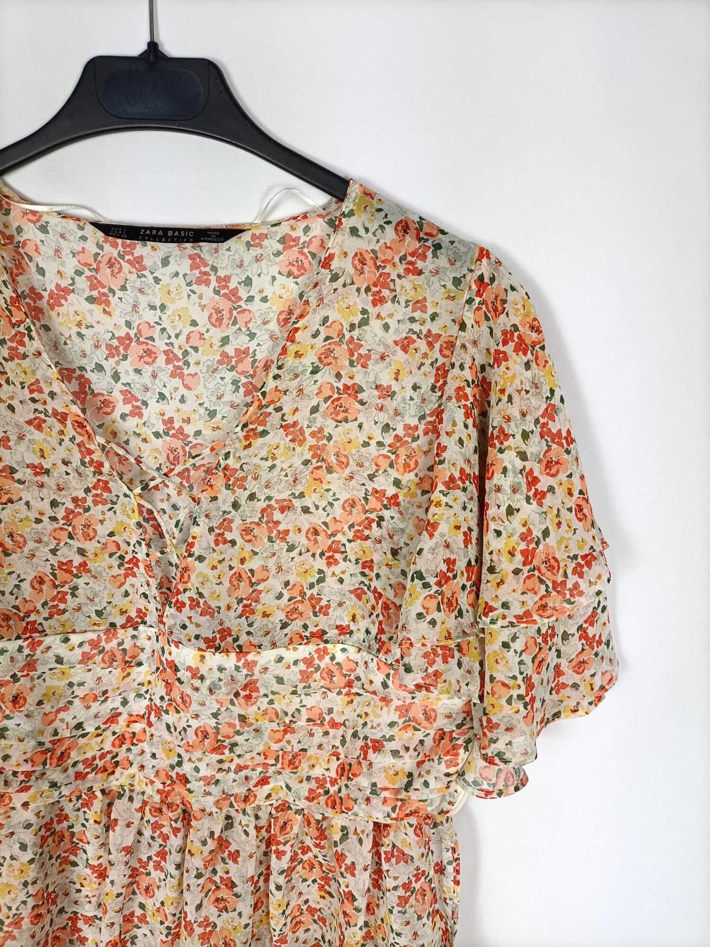 ZARA.Blusa flores volantes T.L