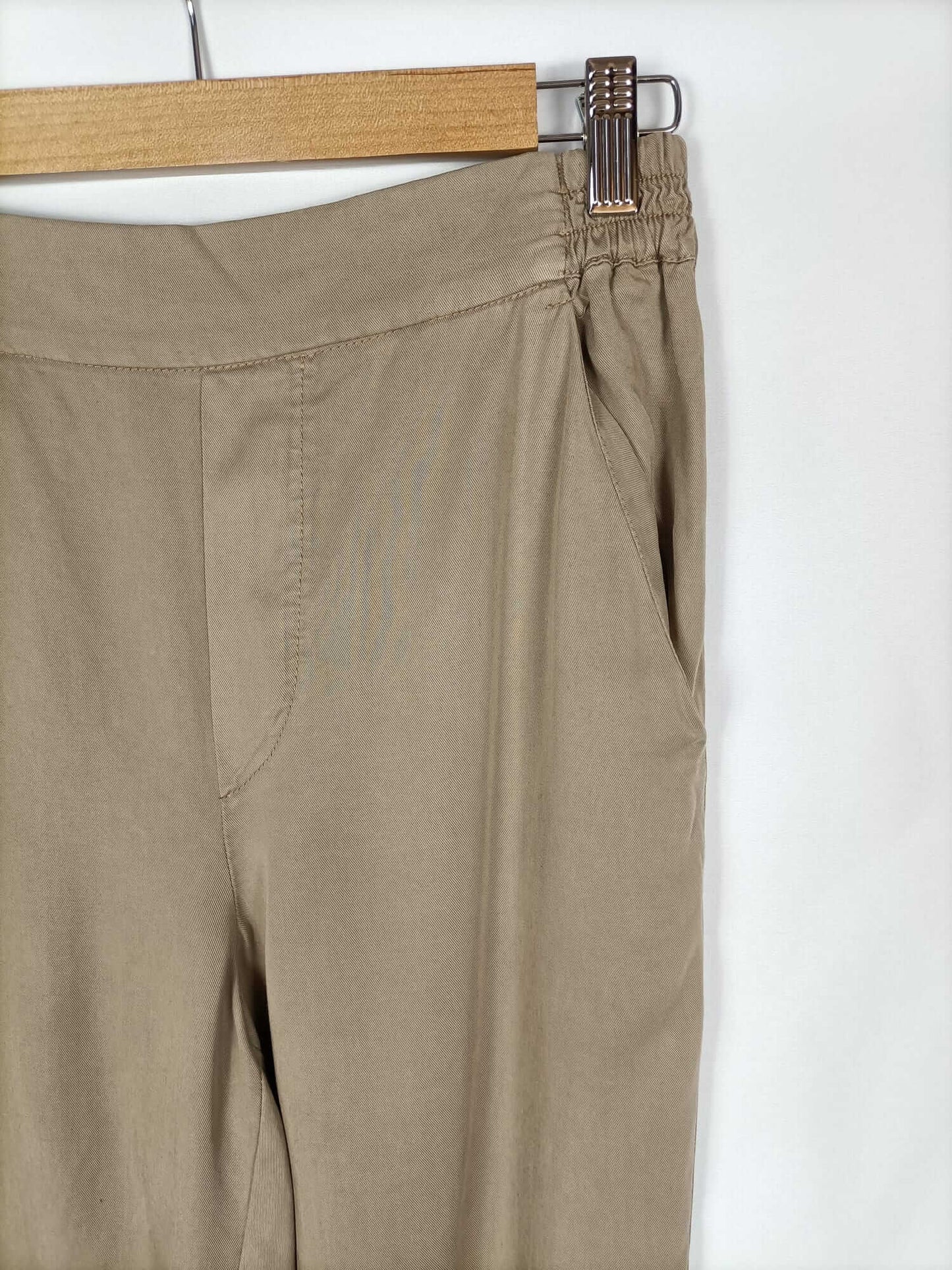 ESEOESE.Pantalones beiges fluidos T.38