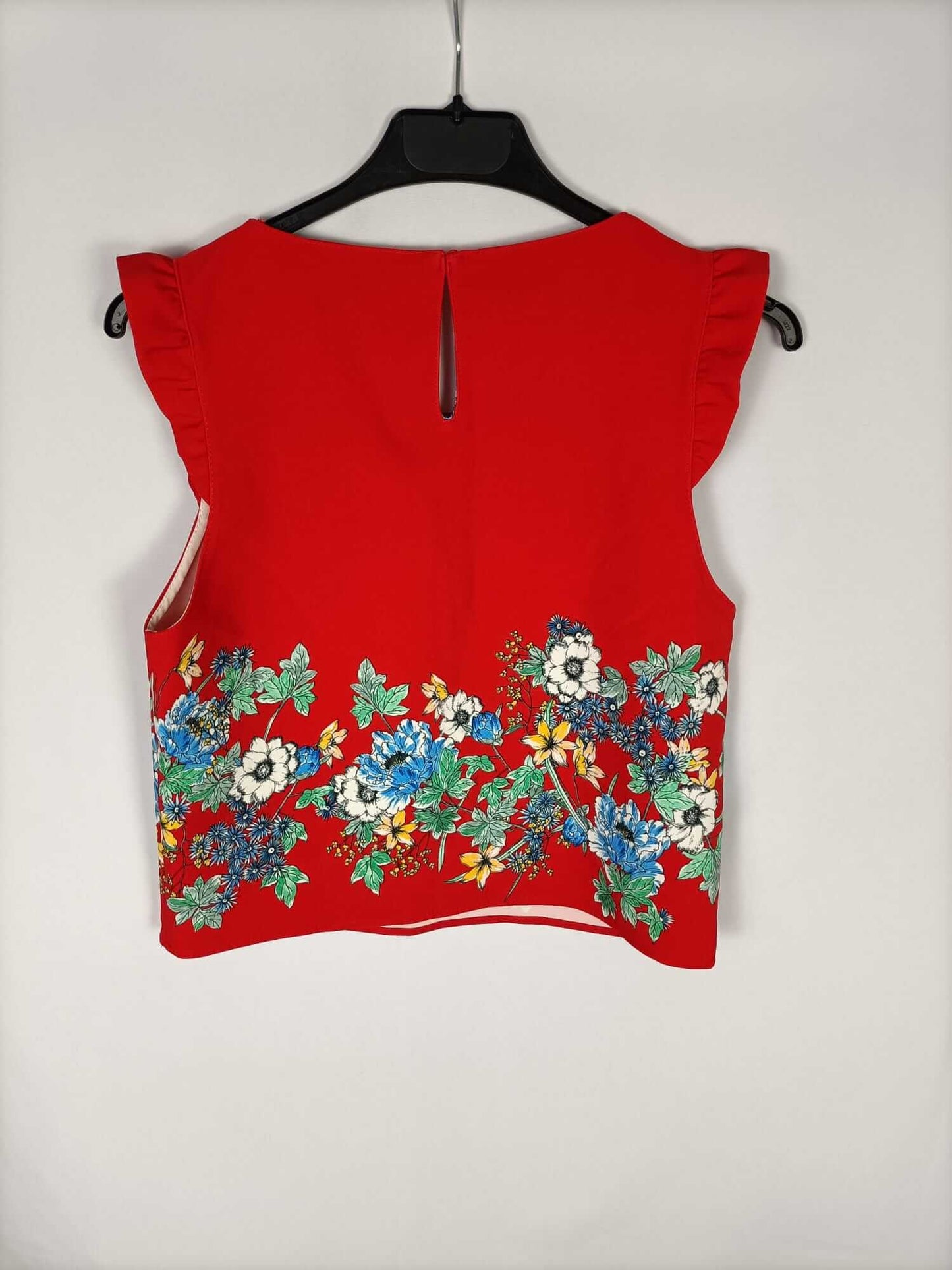 ZARA.Top rojo flores T.xs