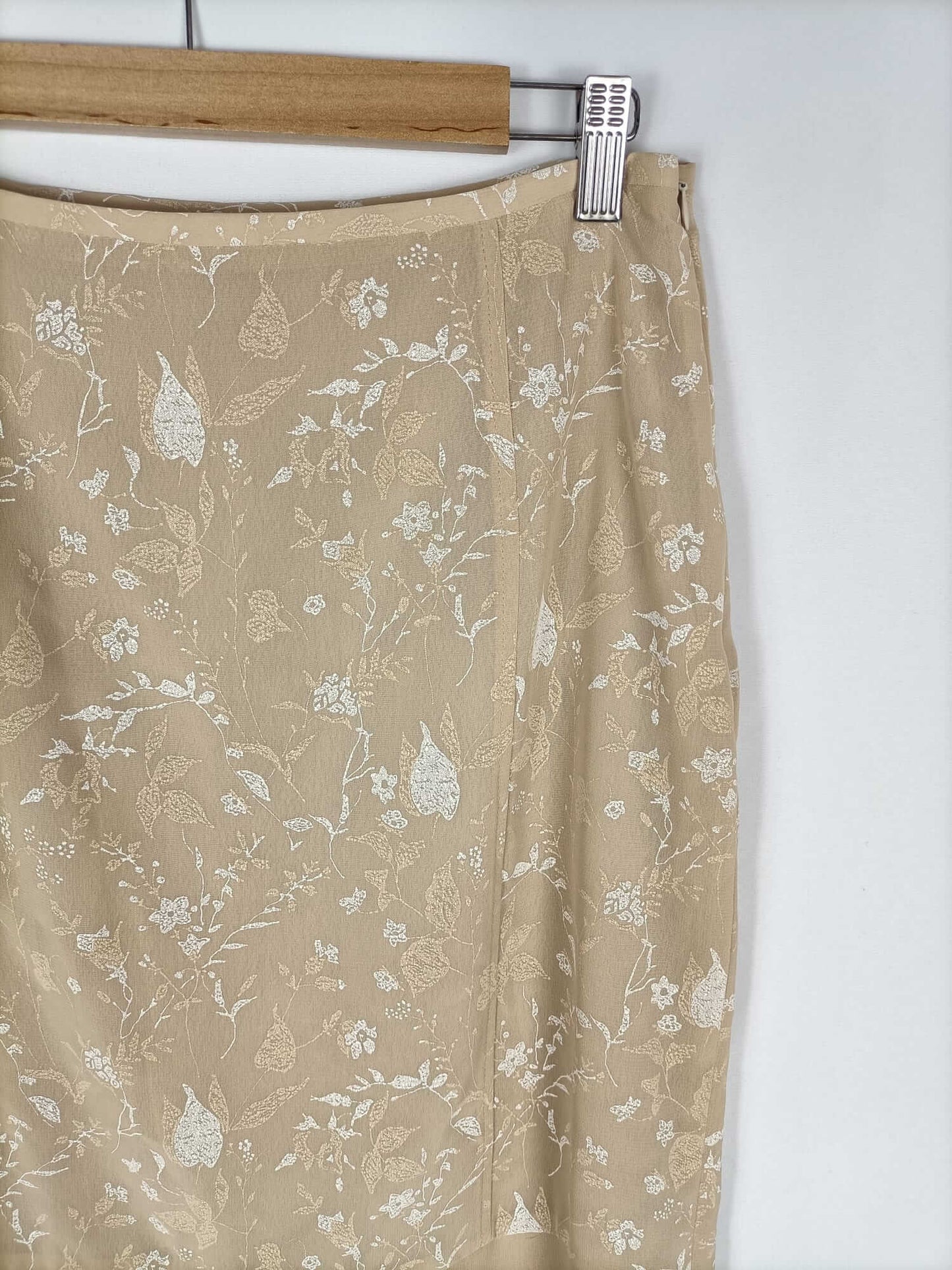 MANGO.Falda beige flores T.42