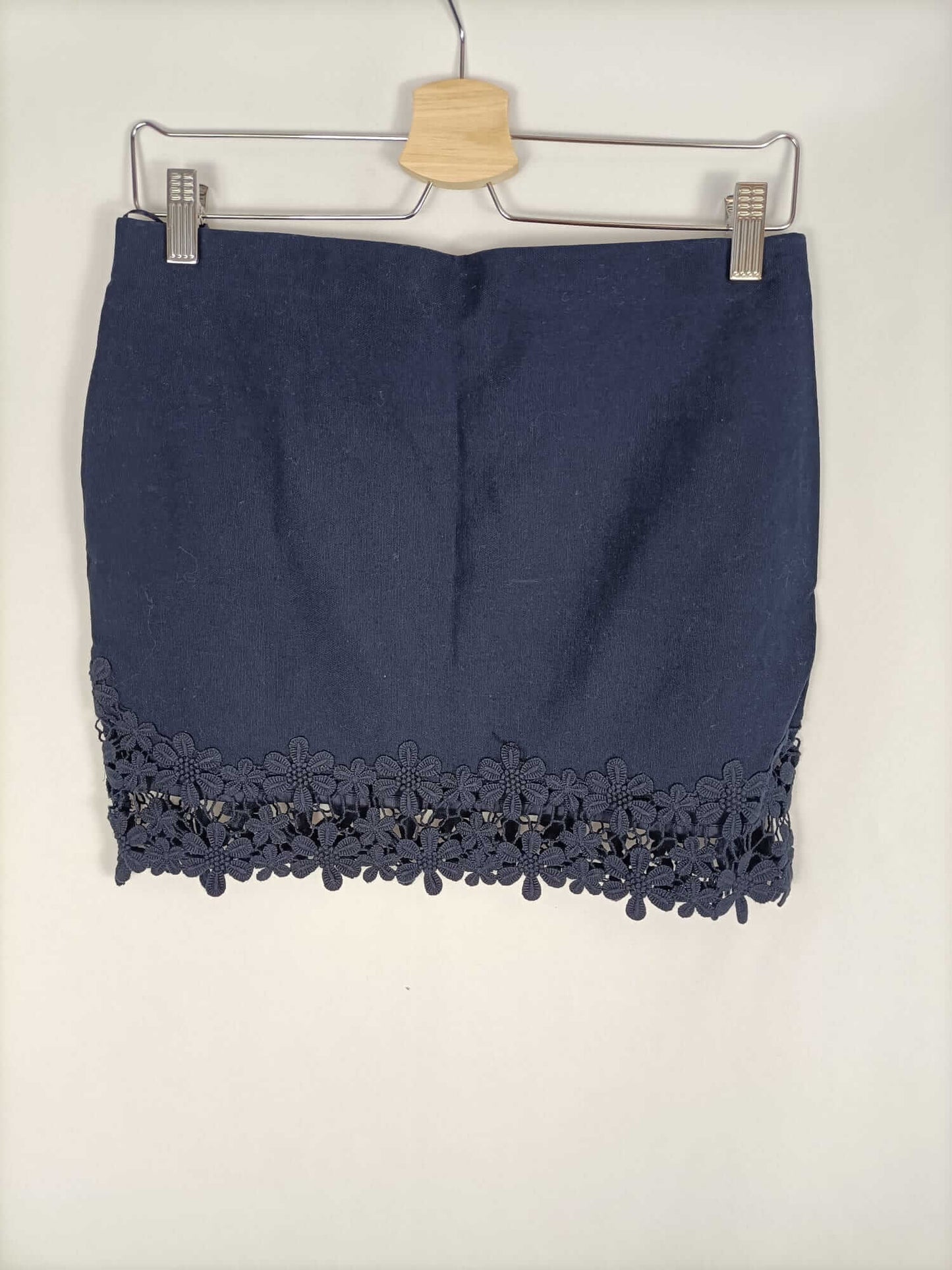 ZARA. Falda azul encaje T.m