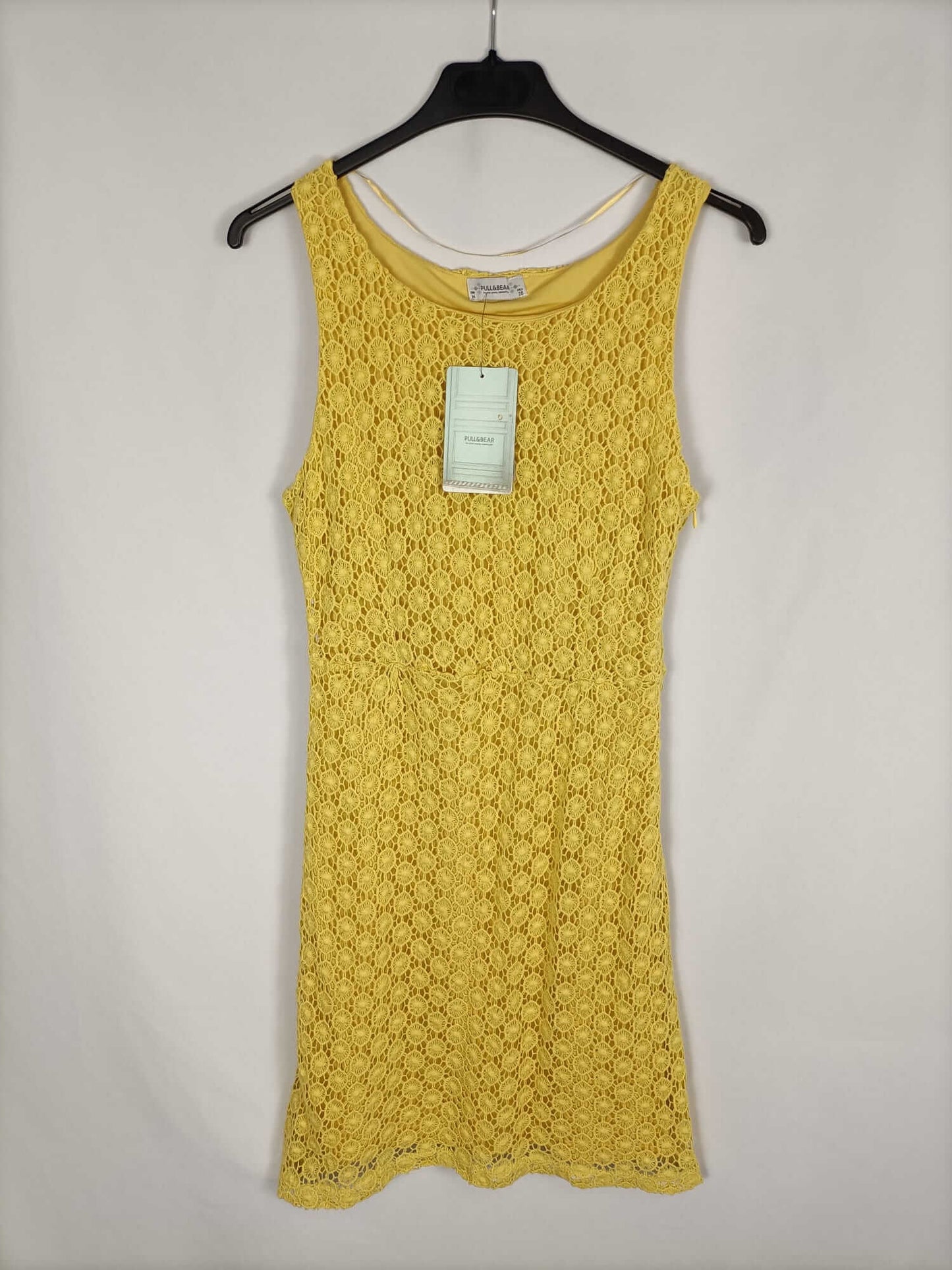 PULLL&BEAR. Vestido encaje amarillo T.m