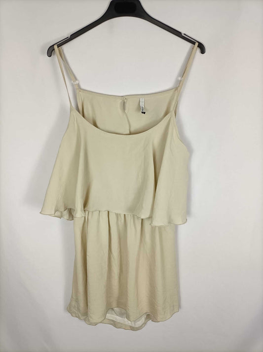 STRADIVARIUS. Vestido corto beige T.l