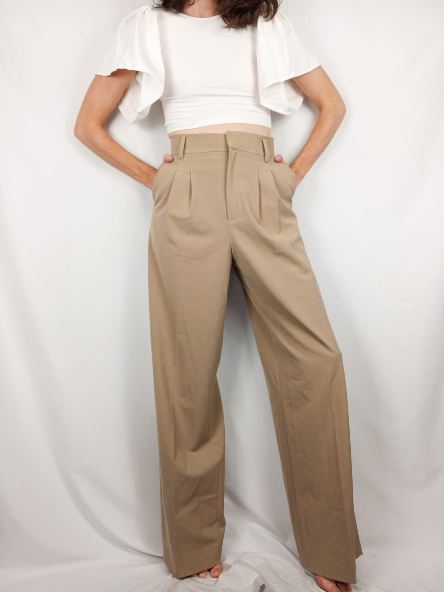 ZARA. Pantalones anchos de vestir beige T.xs