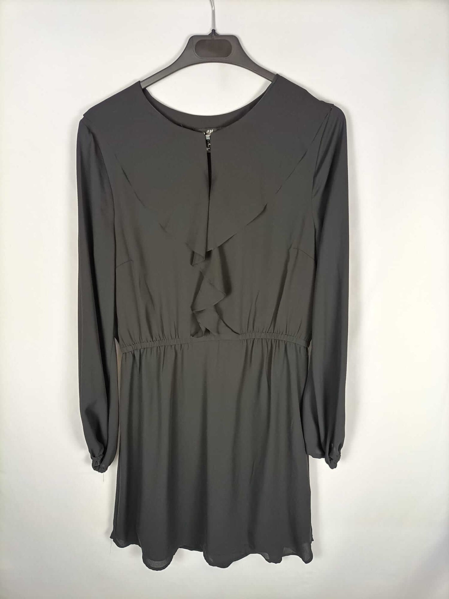 H&M. Vestido negro volante T.38