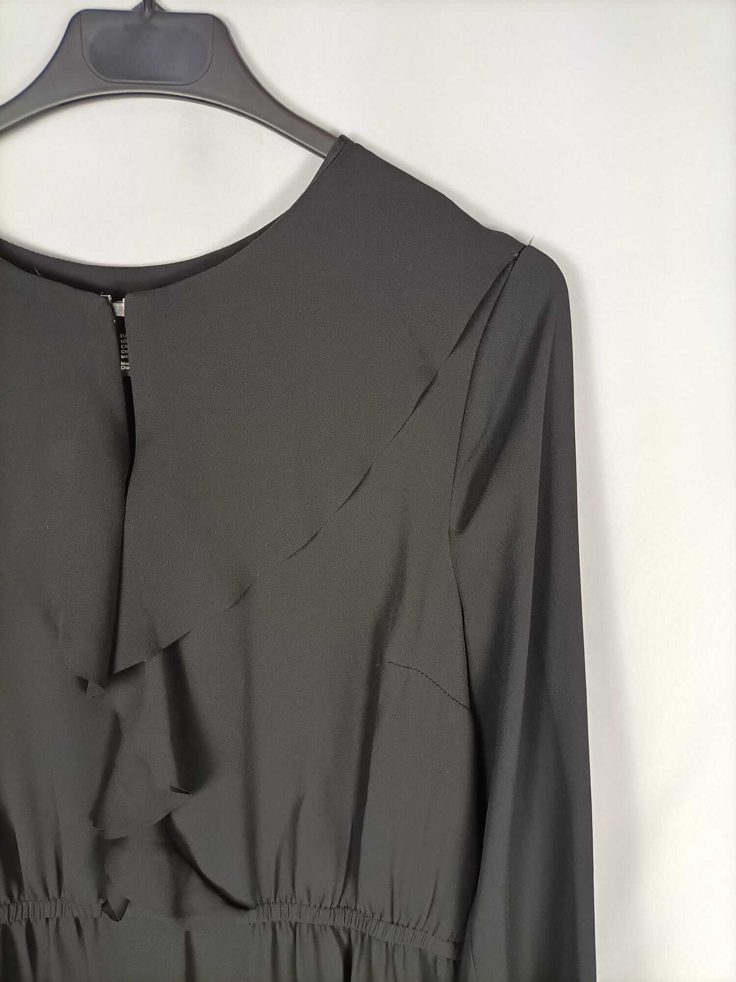 H&M. Vestido negro volante T.38