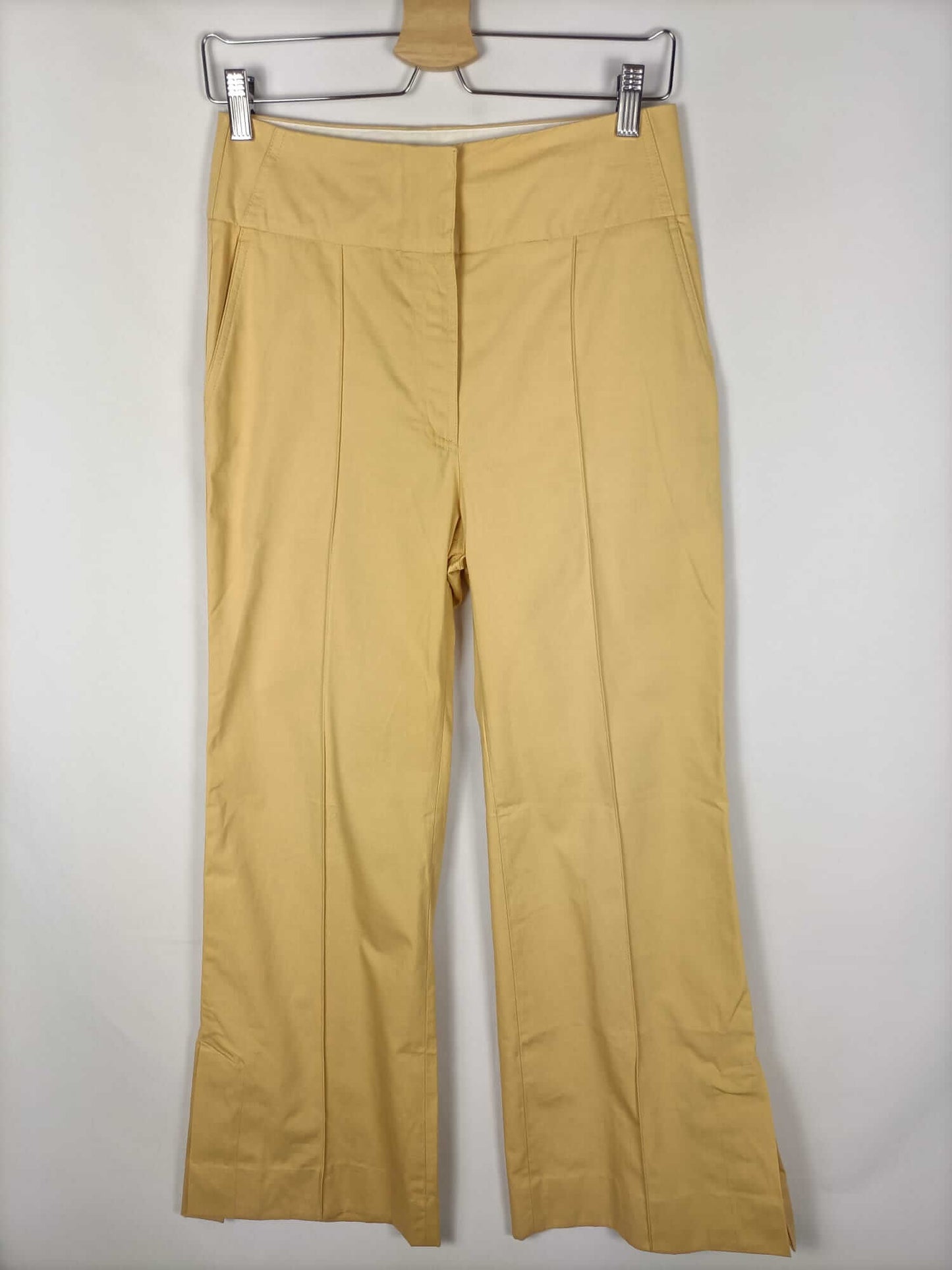 MANGO. Pantalón campana amarillo T.36