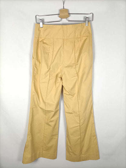 MANGO. Pantalón campana amarillo T.36