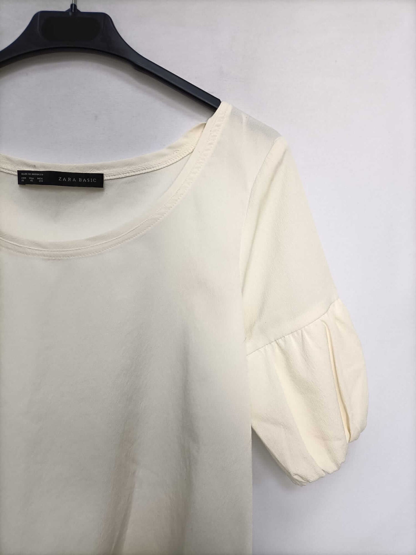 ZARA. Top beige fluido T.xs