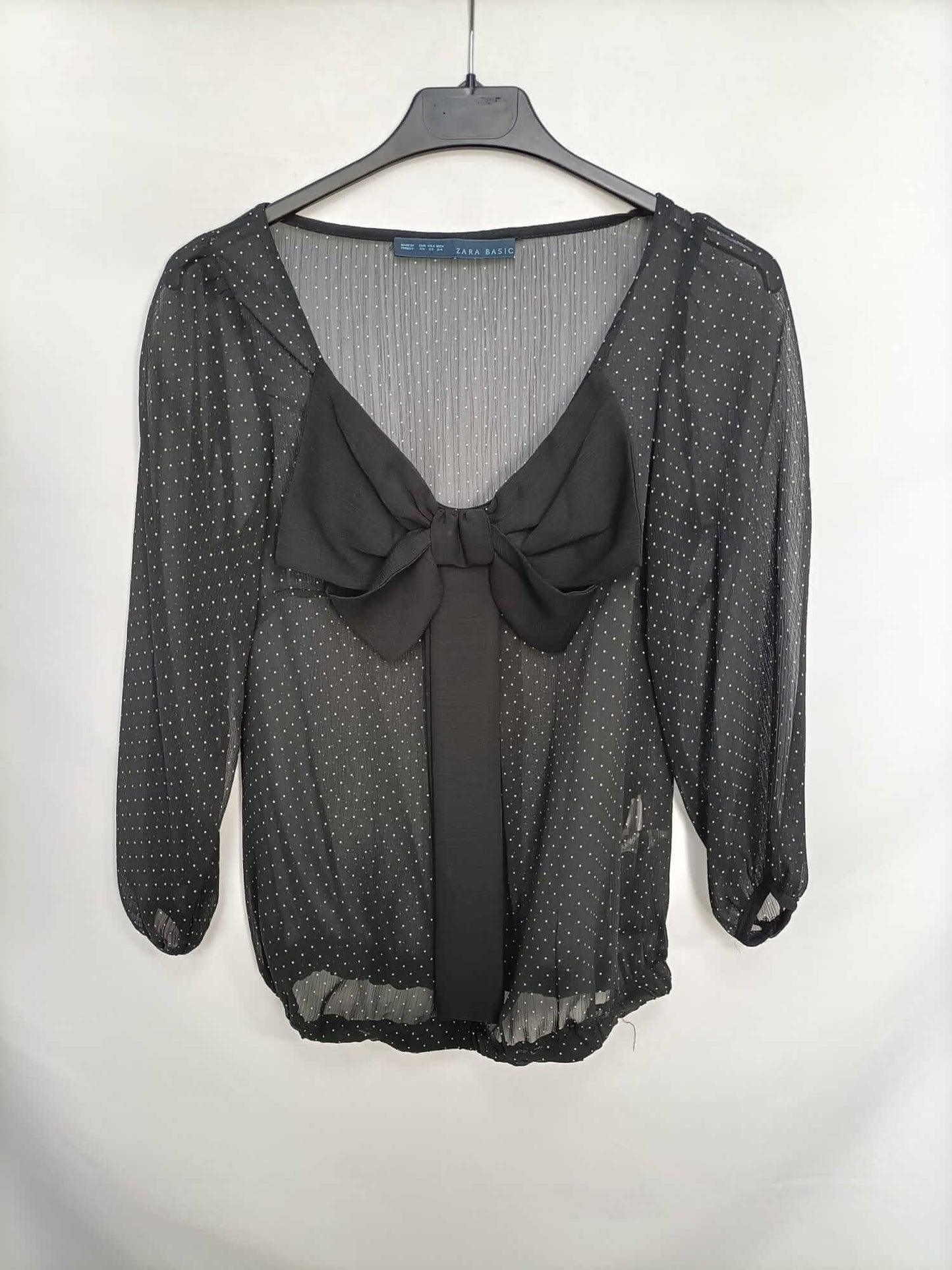 ZARA. Blusa negra topitos T.xs