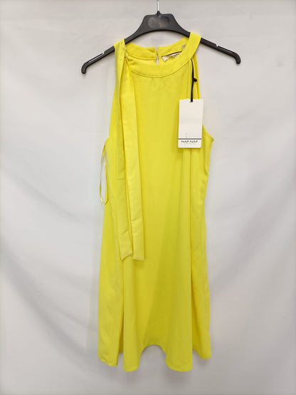 NAF NAF. Vestido corto amarillo T.38