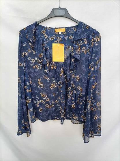 MIMOSA. Blusa azul flores y volantes T.s