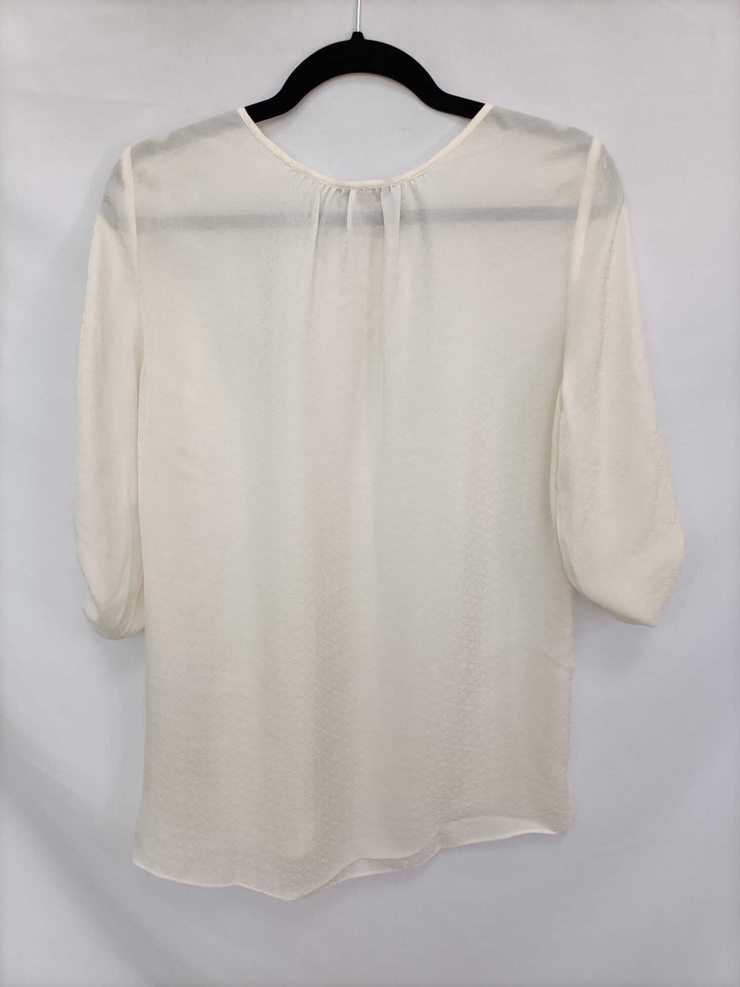 MASSIMI DUTTI. Blusa beige de seda T.42