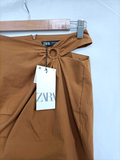 ZARA. Falda corta mostaza T.xs