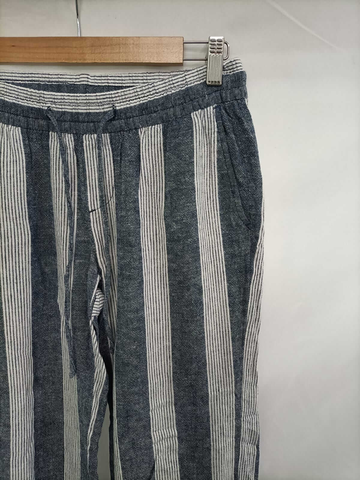 OLD NAVY. Pantalón rayas lino T.xs