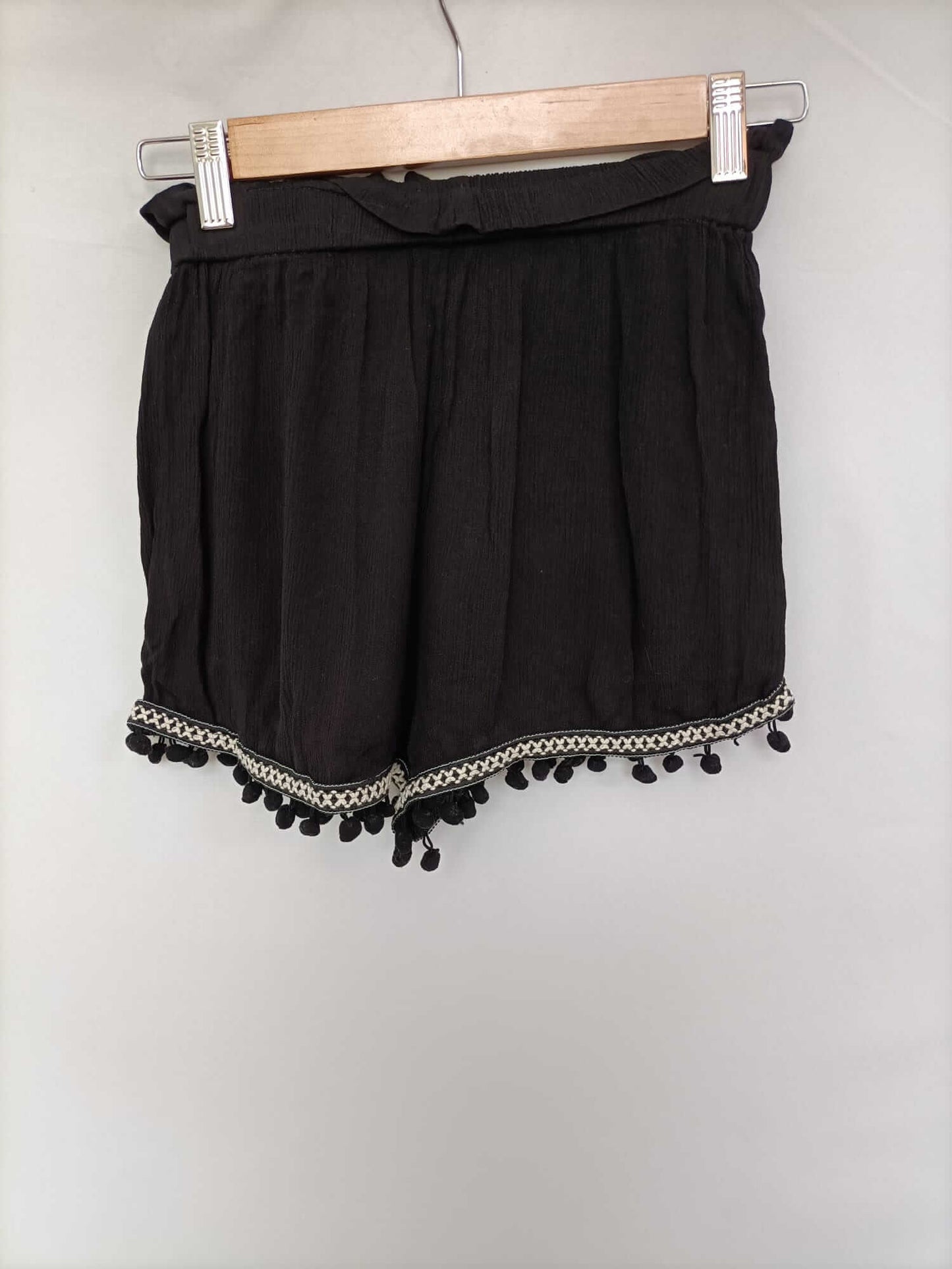 SHEIN. Shorts negro borlas T.s