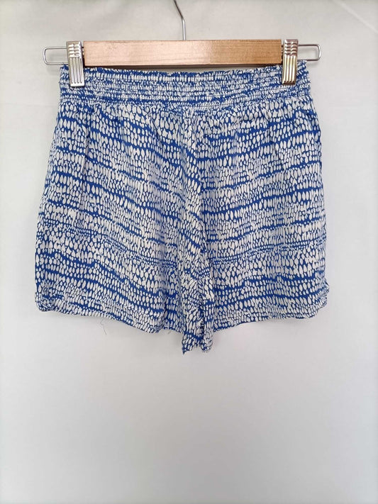 WOMAN'SECRET. Shorts fluido celeste y blanco T.s