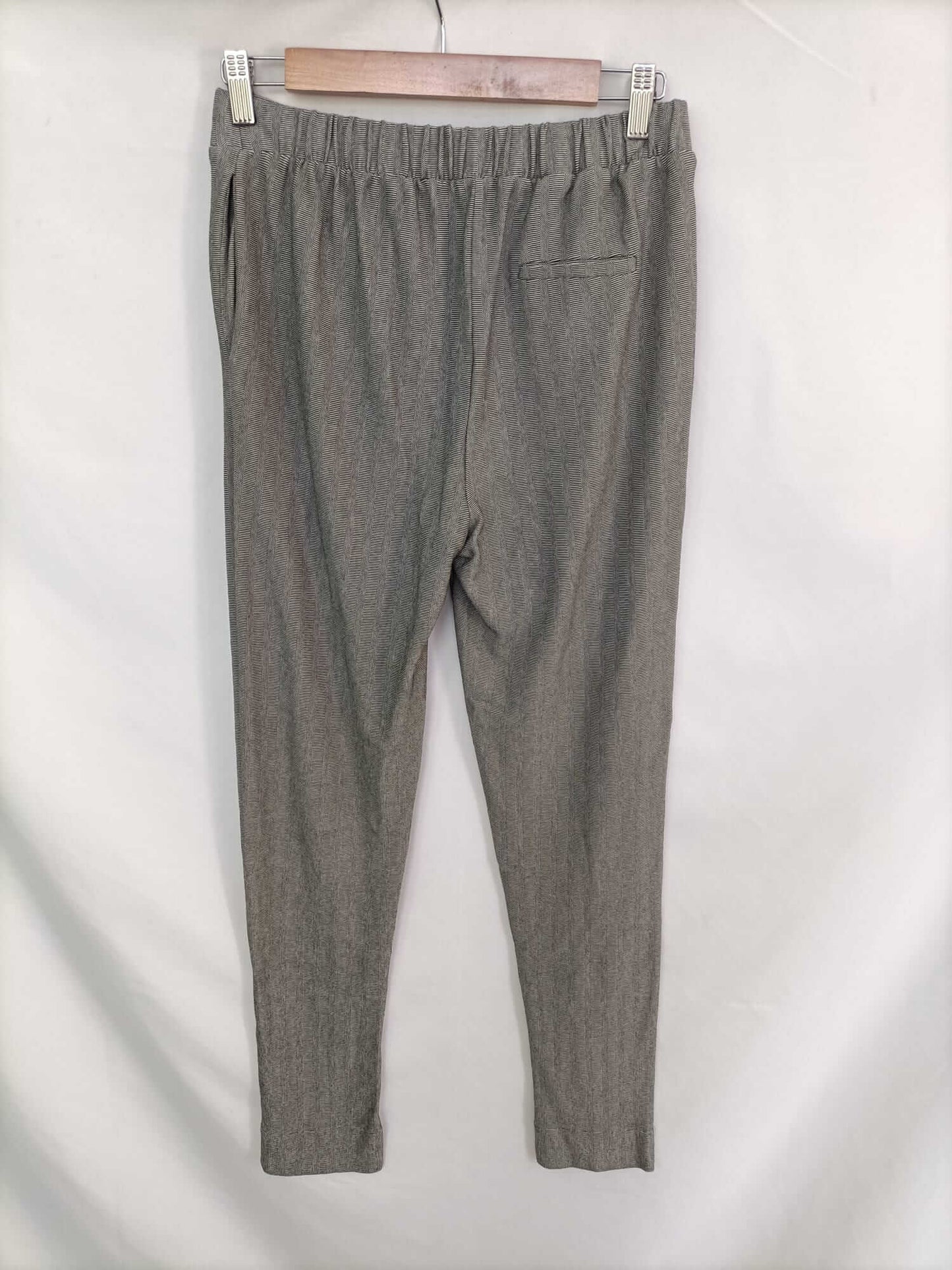 PULL&BEAR. Pantalón espiga elastico T.l