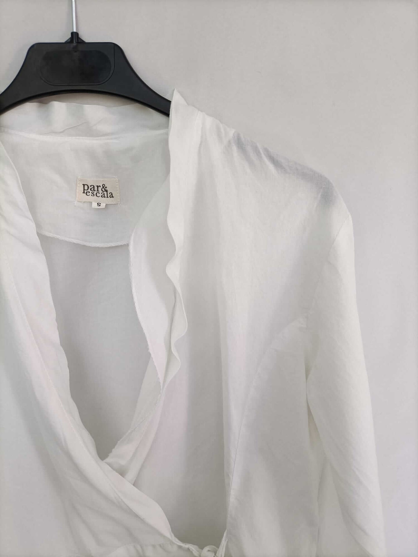 PAR&ESCALA. Blusa blanca cruzada T.s