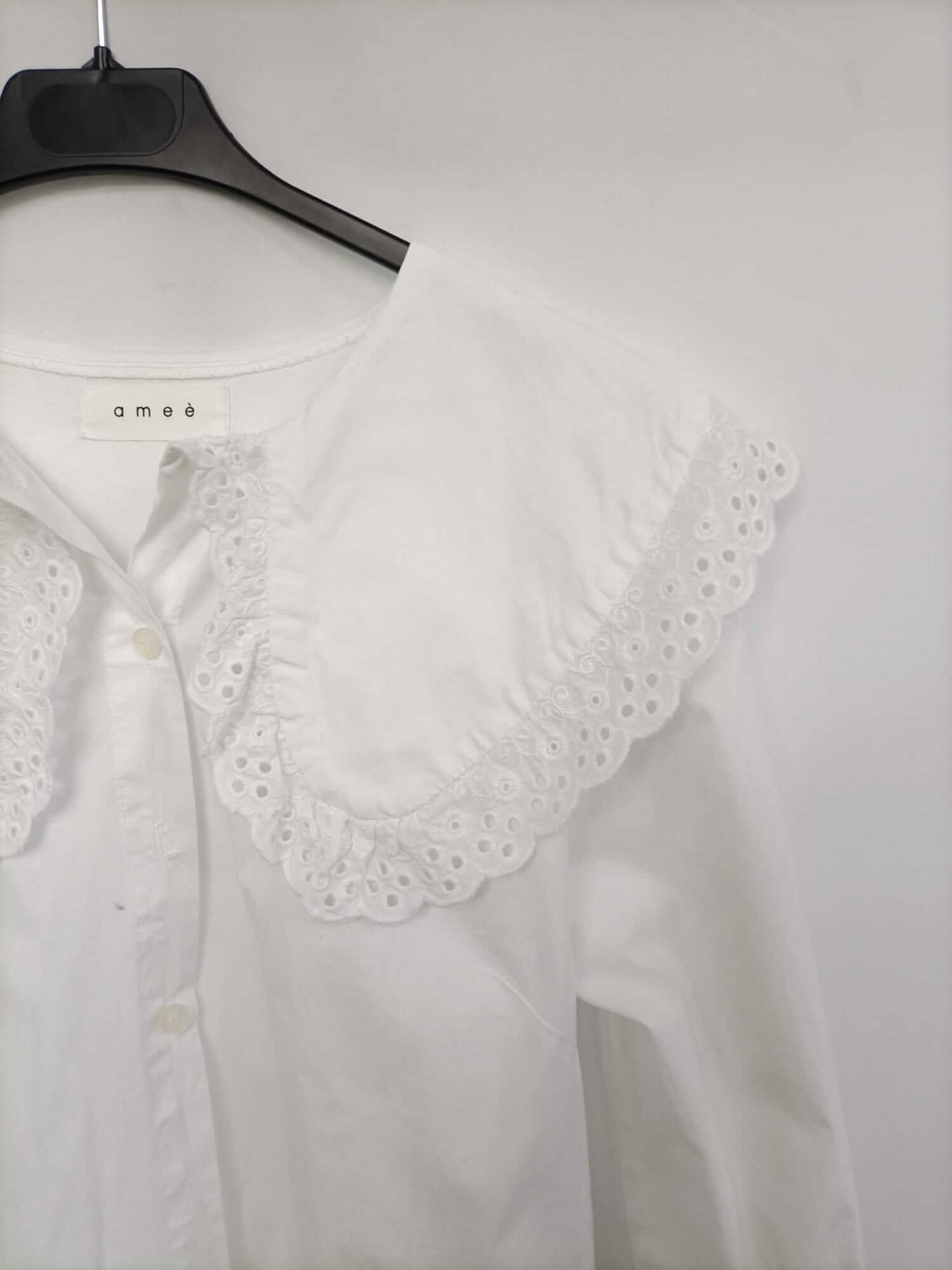 AMEE. Blusa blanca cuello bebe con encaje Tu (ml)