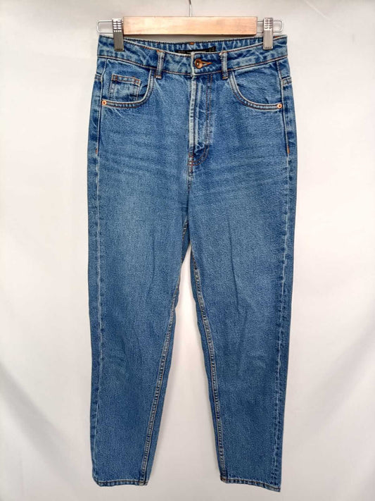 ZARA. Pantalón denim oscuro T.32