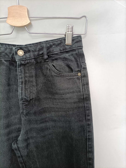 ZARA. Pantalón denim negro T.32