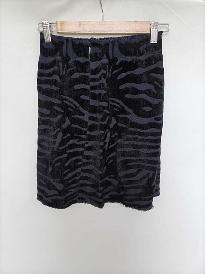 MAROLA. Falda azul animal print terciopelo T.s