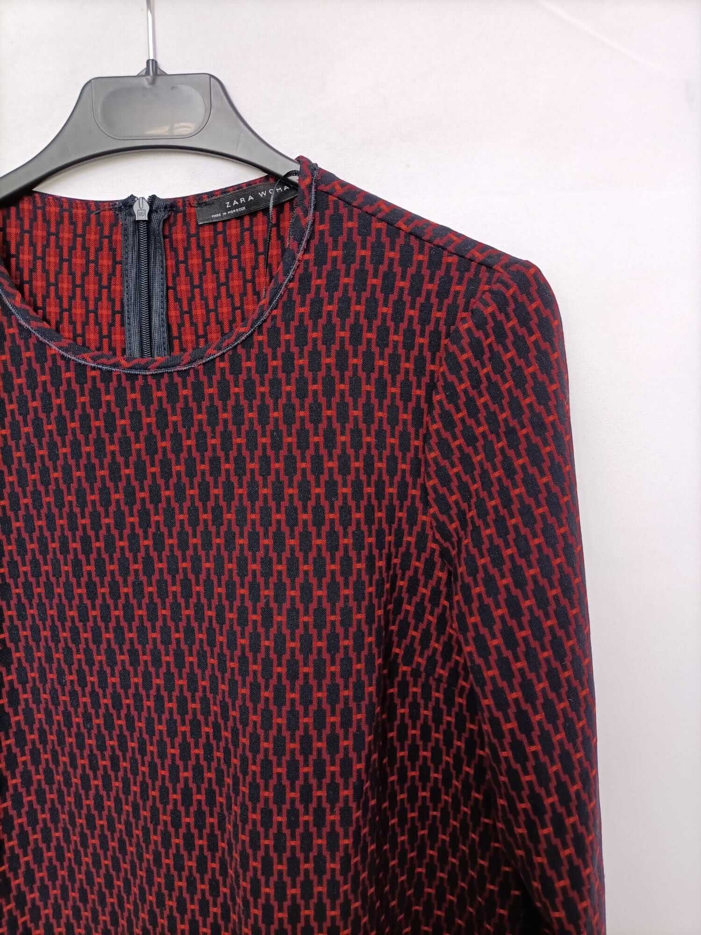 ZARA. Blusa azul detalles rojos T.xs