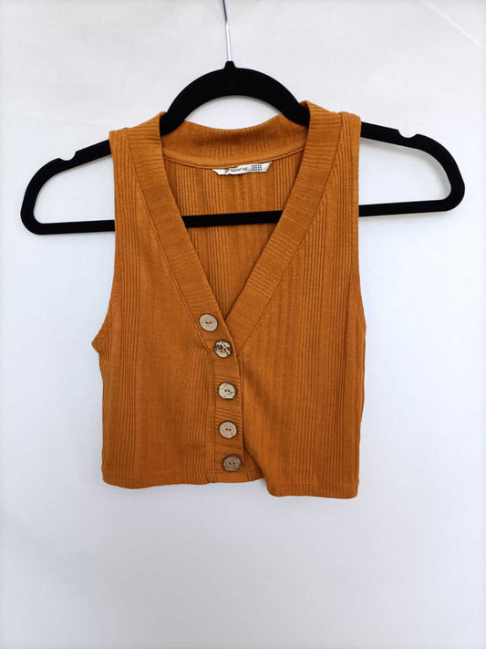 STRADIVARIUS. Top mostaza botones T.xs