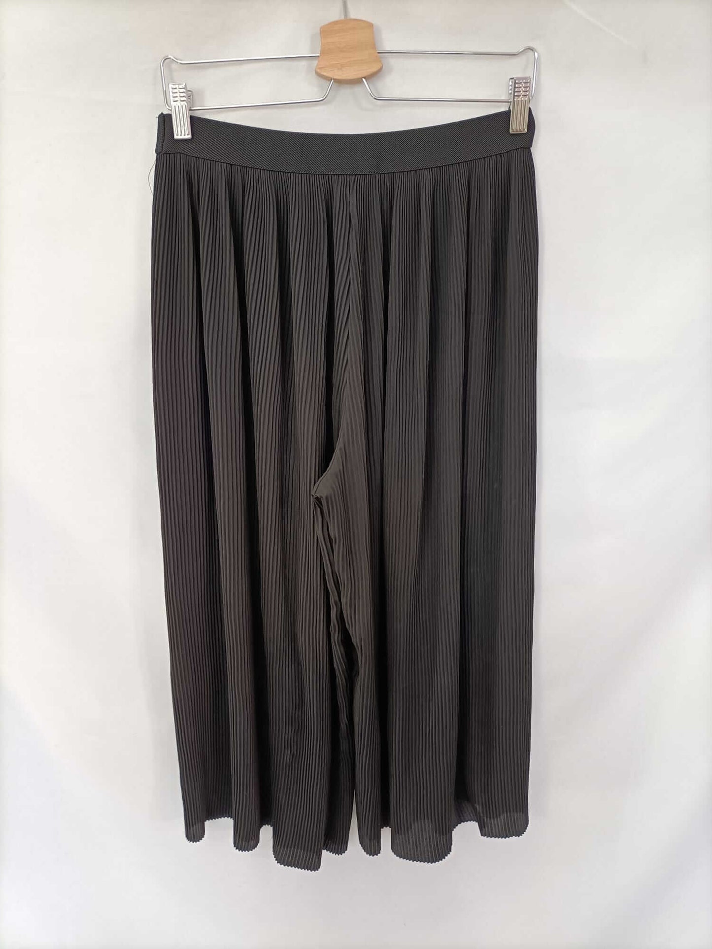 ZARA. Pantalón negro plisado T.m