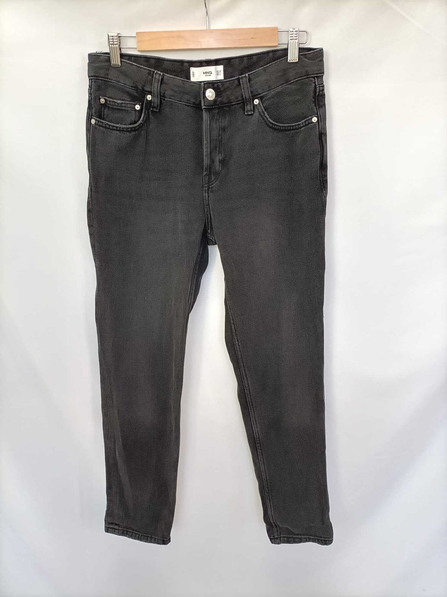 MANGO. Pantalón negro denim T.38