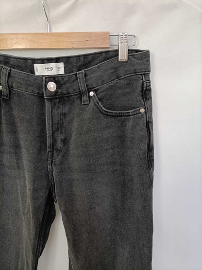 MANGO. Pantalón negro denim T.38