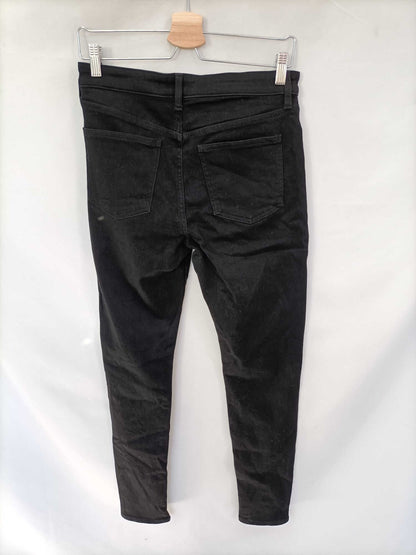 MANGO. Pantalón negro denim T.38