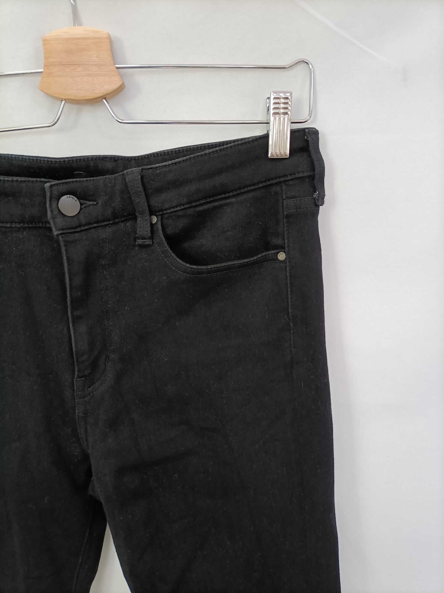 UNIQLO. Pantalón negro básico T.38